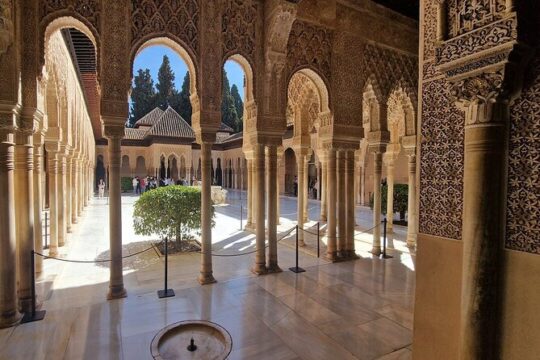 Discover the Alhambra in its entirety: Audio guide with Nasrid Palaces