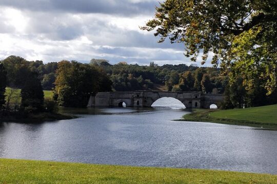Woodstock village & Blenheim Grounds Guided Walk with local guide