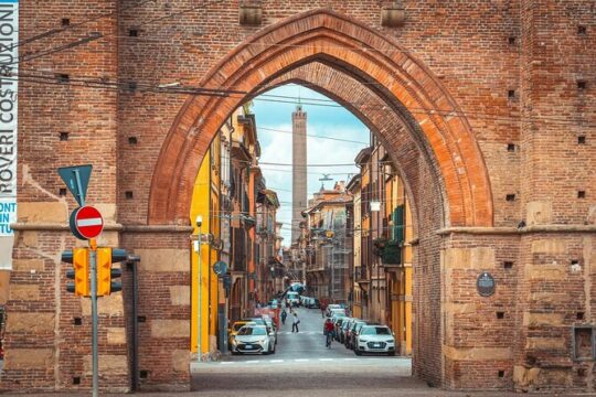 Bologna: 2-Hour Private Guided Walking Tour
