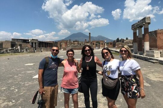 Pompeii Guided Walking Tour with Included Entrance at Pompeii Ruins