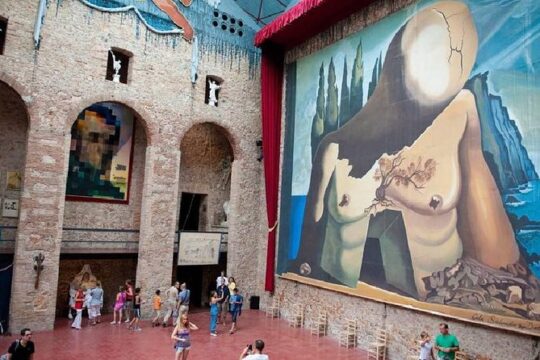 Private tour: Dali Museum in Figueres and Púbol Tour with Hotel pick-up