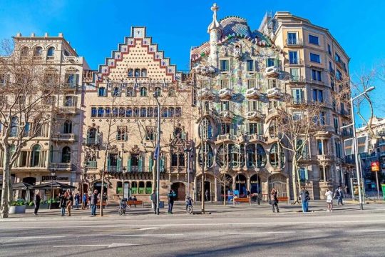 The wonders of architecture 2 hours on foot in Barcelona