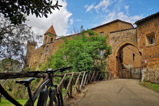 Small Group E-bike Experience from Orvieto to Civita with Lunch