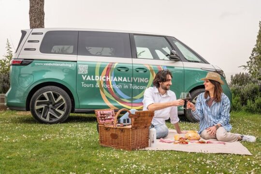 From the cellar to the vineyard, discover Nobile di Montepulciano wine with a Tuscan picnic