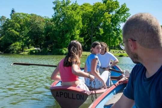 Paris Family Custom Tour: Kids-Friendly Day with Private Guide