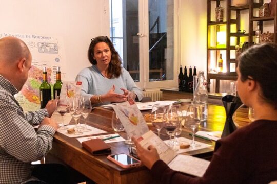 Bordeaux Small-Group Wine Tasting class morning with appetizer plate