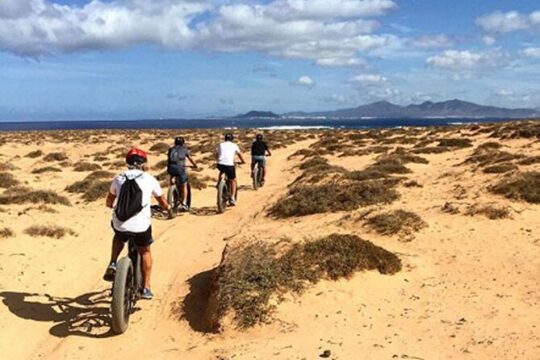From Corralejo: E-bike/E-scooter 3-4 hour excursion