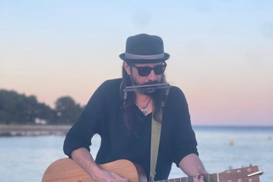 Alcudia Sunset Boat Tour with Live Music and Inclusive Drinks