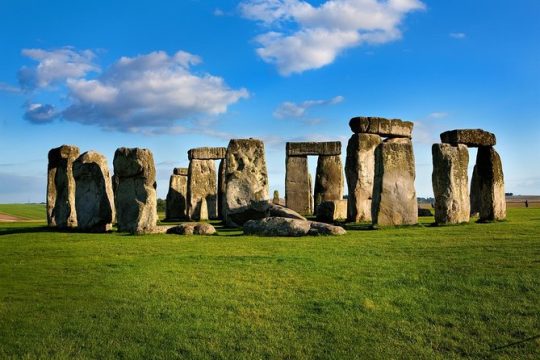 Day Tour to Windsor Castle and Stonehenge By Private Executive Car