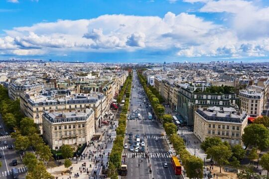 Short Layover Tour with Driver in Paris