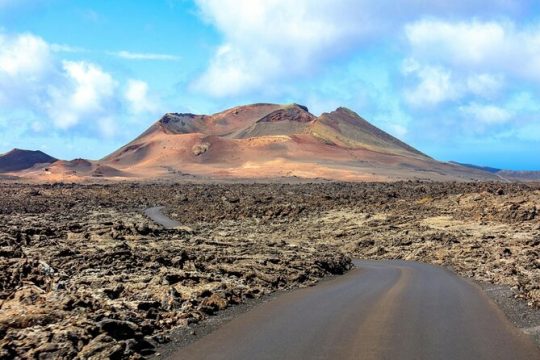 Lanzarote Volcanoes and Caves Tour from Fuerteventura