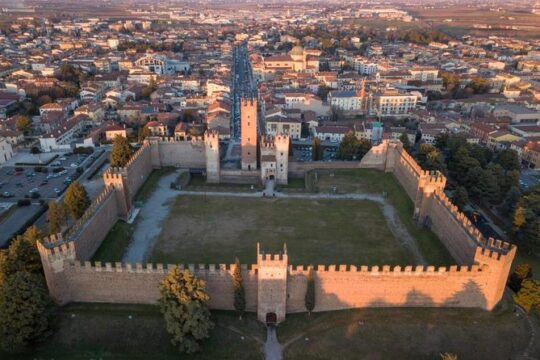 Adventure in e-Bike among medieval villages and castles