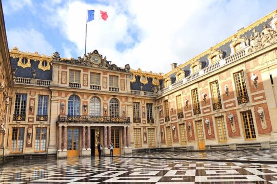 Versailles Palace Private Half Day Guided Tour including Hotel Pickup from Paris