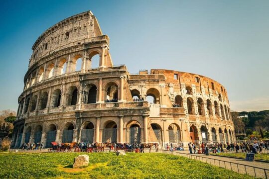 Private tour in Rome with an Electric bike and Local Food