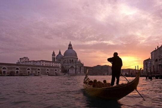 A private walking and gondola tour in Venice
