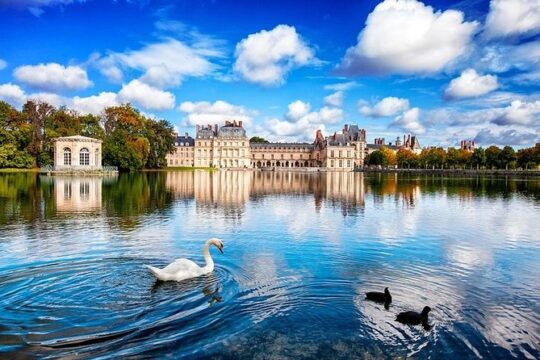 Fontainebleau Castle Half-Day Tour from Paris