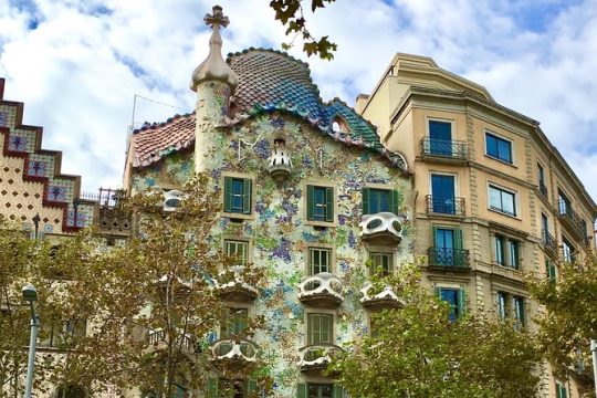 Lunchtime Tapas Tour in the Eixample with The Barcelona Taste