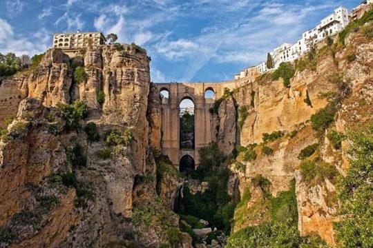 Private Tour to Ronda and white village of Setenil from Cordoba