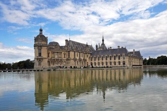 Private transfer from Paris to Chantilly or Chateau de Montvillargenne