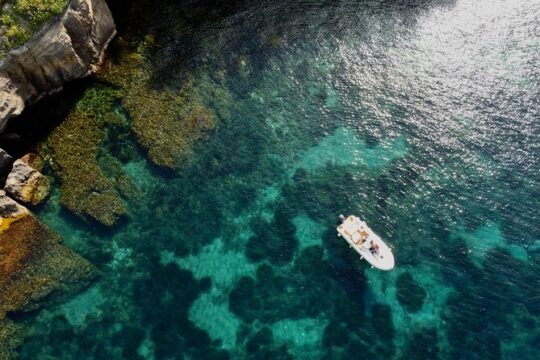 Procida Island Tour by Boat 2h 15m with Swimming and Underwater Photos