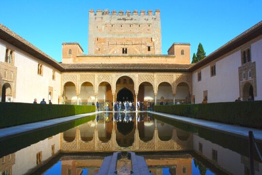 Alhambra, Generalife & Nasrid Palaces Guided Tour in Granada