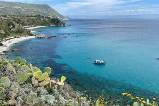 Capo Vaticano Boat Tour with Snorkeling and Aperitif from Tropea