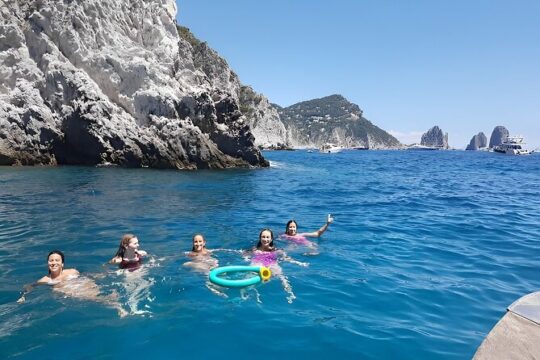 Private Boat Tour: Experience the Sea of Capri at its best 4 hours