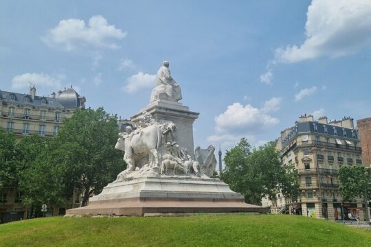 Private and secret tour of the 7th arrondissement of Paris