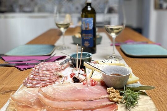 San Gimignano: Vineyard and Cellar Tour with Wine Tasting