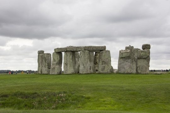 Stonehenge,Bath & Salisbury in Executive Luxurious Vehicle Private Tour