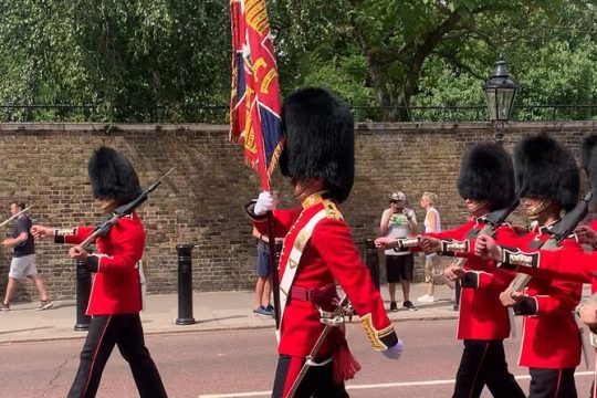Changing of the Guard Walking Tour