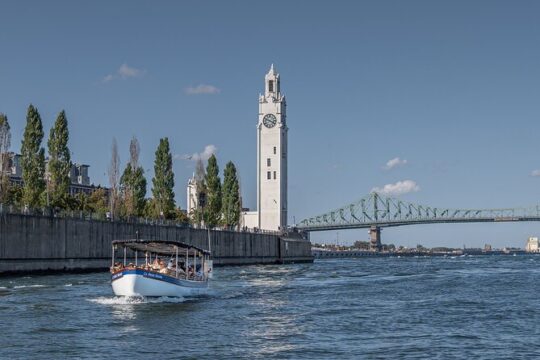 Montreal: Guided Electric Boat Cruise with Onboard Drinks