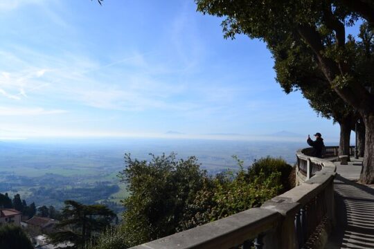Private Walking Tour in Cortona