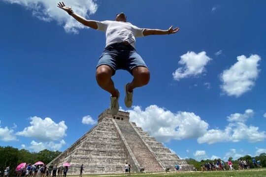 Full Day Private Tour to Chichen Itza Early Access with 2 Cenotes