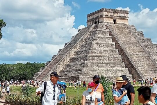 Private Tour in Chichenitza with a history teacher and official guide