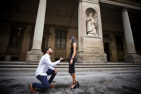 Private Photo Session with a Local Photographer in Pisa