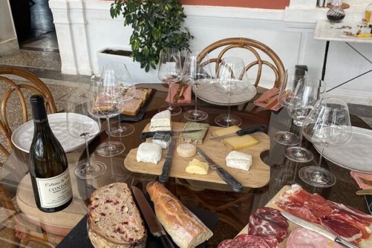 Private Rhône-Valley wine tour with a French sommelier