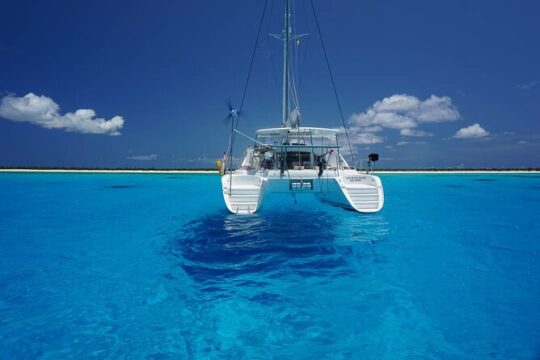 5-Hour Private 38' Luxury Catamaran 2-Stop Tour w/ Food, Open Bar & Snorkeling