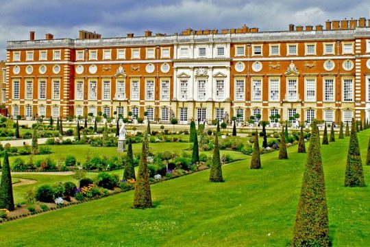 Windsor Castle & Hampton Court Palace, Private Tour Including entry pass