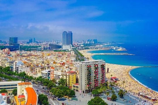 Private 4 hs City Tour of Barcelona and La Roca Village 5 hours with pick up
