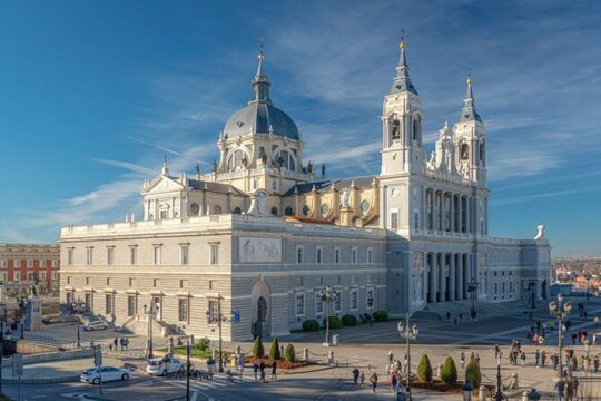 Royal Palace Afternoon Skip The Line & Madrid Historical Tour