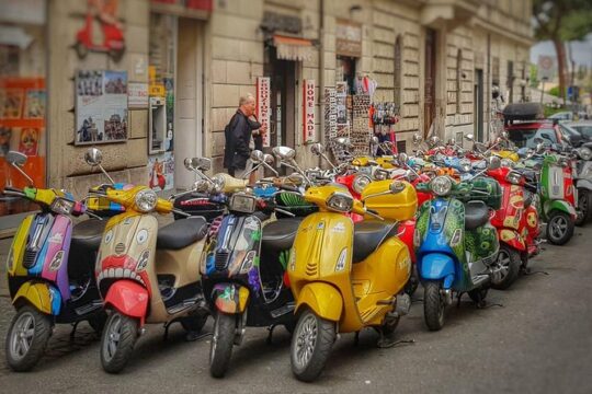 3-Hour Rome Small-Group Sightseeing Tour by Vespa
