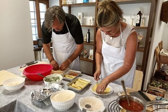 Lunch or dinner and cooking demo at a local home in Assisi