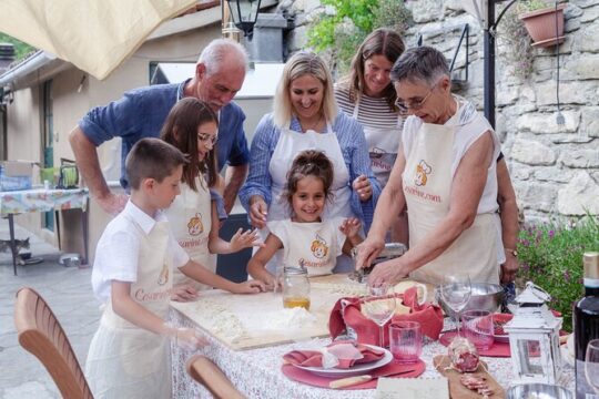 Private cooking class with lunch or dinner in Sassari