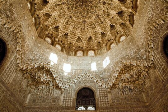 Alhambra and Nasrid Palaces: Skip-the-line Ticket and Local Guide
