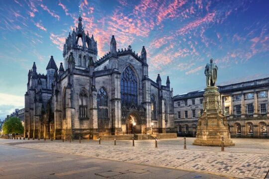 Mary Queen of Scots: Edinburgh Old Town Self-Guided Walking Tour
