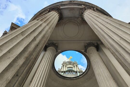 London Historical Tour: Roman Walls to Global Finance