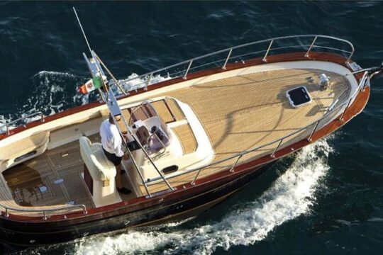 Private Boat Tour from Positano to the Amalfi Coast with Drinks