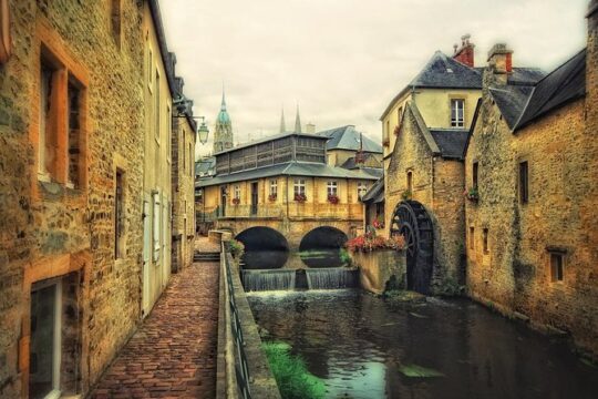 Private 8-hour tour to Bayeux & Caen from Le Havre cruise port with driver