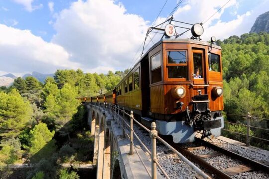 Train, tram and boat on the route of the Tramuntana lakes
